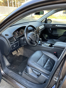 Volkswagen Touareg 2011 (10 foto / 10)