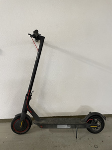 E-scooter Xiaomi Mi PRO , 45km Long-range (1 foto / 2)