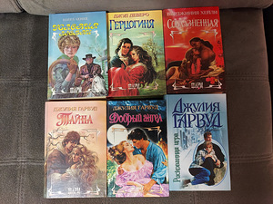 Библиотека любовных романов (5 фото из 9)