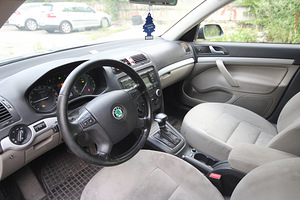 Škoda Octavia (5 foto / 7)