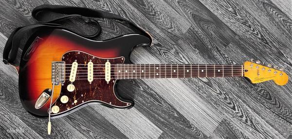 Fender Squier Stratocaster (фото #1)