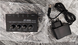 Behringer MicroAMP HA400 kõrvaklappide võimendi (1 foto / 4)