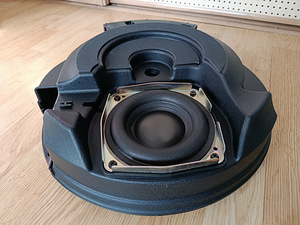 UUS väike aktiivsubwoofer varuratta sisse alates 15" (6 foto / 9)