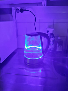 Valgusega teekann. 1,7 l. (2 foto / 3)