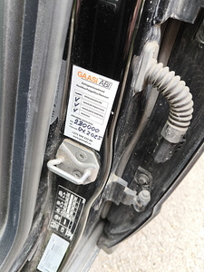 Volvo V70. 2016 (5 foto / 12)
