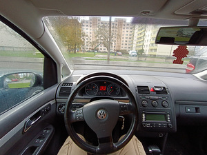 Volkswagen Touran 2.0 (6 foto / 8)