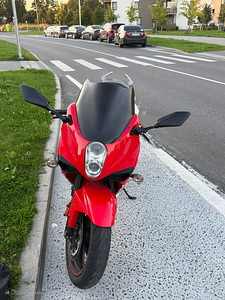 Hyosung gt250r 2013a. Korea. 22kv (3 foto / 4)