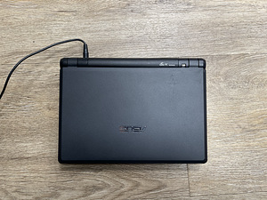 Asus eee pc ректро нетбук (2 фото из 4)