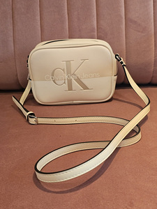 Calvin Klein Jeans kaamerakott (1 foto / 5)