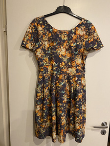 Платье с цветочным принтом S