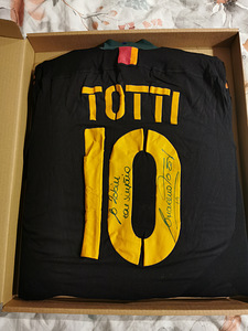 Francesco Totti autogrammiga AS Roma jalgpallisärk! (5 foto / 8)