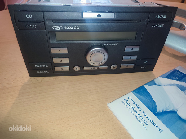 Sony 6000 CD магнитола на Ford Focus 2 (фото #2)