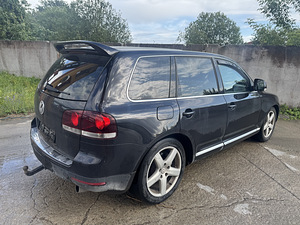 VW Touareg (3 foto / 8)