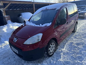 Peugeot Partner varuosadeks (1 foto / 8)