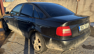 Audi a4 varuosadeks (4 foto / 7)