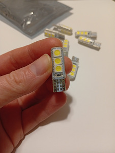 Valged T10 lambid 8 tk (1 foto / 2)