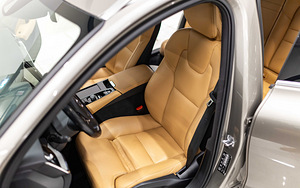 Volvo V60 2020a nelikveoline pistikhübriid (7 foto / 15)