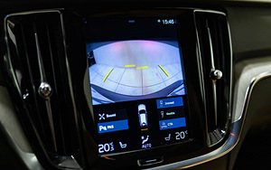 Volvo V60 2020a nelikveoline pistikhübriid (12 foto / 15)