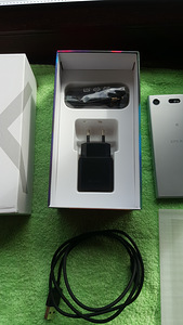 Сони xperia xz 1 компактный (3 фото из 6)