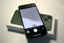 Apple Iphone 13 зеленый. Идеальное состояние. +Apple watch S