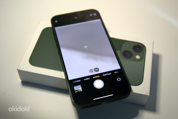 Apple Iphone 13 зеленый. Идеальное состояние.+Apple watch SE (фото #1)