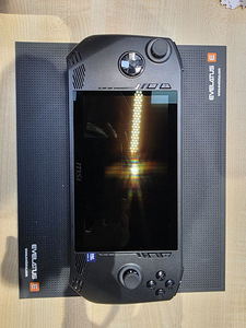MSI Claw A1M Core Ultra 7 / 16 GB / 512GB (1 foto / 8)