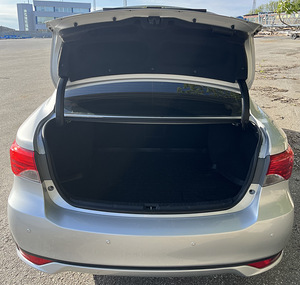 TOYOTA AVENSIS LINEA SOL (7 foto / 11)