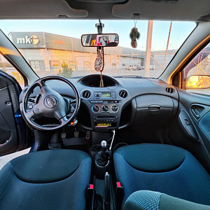 Toyota Yaris 2005 1.0 (6 foto / 8)