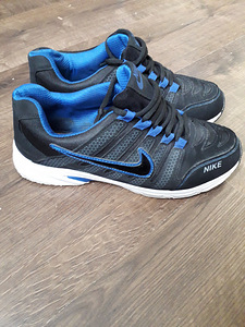 Nike размер 42 (2 фото из 2)