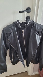 Куртка Guess (1 фото из 3)