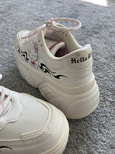 Bershka Hello Kitty platvormtossud (2 foto / 6)