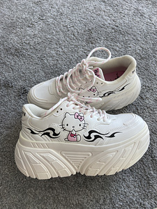 Bershka Hello Kitty platvormtossud (3 foto / 6)