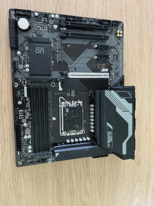 Emaplaat Gigabyte Z790 UD (2 foto / 2)