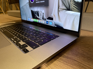 MacBook Pro “16” i9, 2.3 Ghz, 32GB, 1 TB, Radeon 5500 8GB (2 foto / 5)