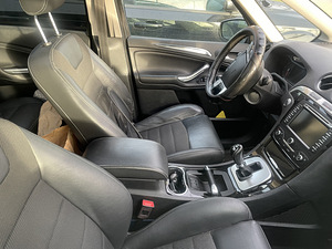 Ford S-Max 2013 (5 фото из 6)