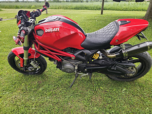 Dukati Monster 696 2010.a (8 foto / 10)
