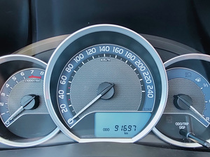 Toyota Auris 2013, 1.6 bensiin, automaat (8 foto / 9)