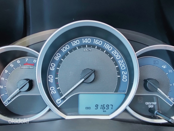 Toyota Auris 2013, 1.6 бензин, автоматическая коробка передач (фото #8)