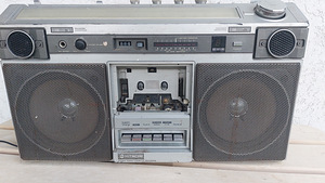 Raadio HITACHI (1 foto / 4)