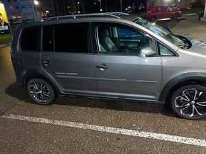 Volkswagen touran (6 foto / 6)