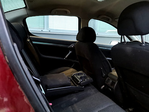 Peugeot 407 2.0 HDI manuaal 6 käiku (4 foto / 5)