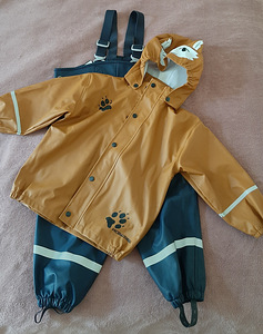 Куртка и штаны для дождливой погоды