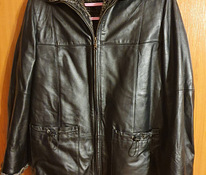 Продам мужскую кожанную куртку.Цвет черный.Размер 48-50.