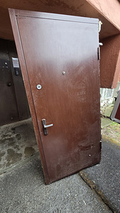 Müüa kasutatud rauast uks (2 foto / 2)