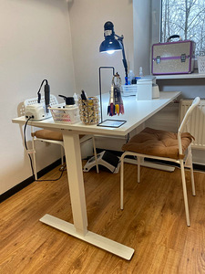 Ikea maniküürilaud 65€ (1 foto / 4)