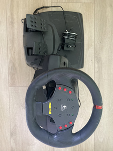 Руль игровой от Logitech (1 фото из 1)