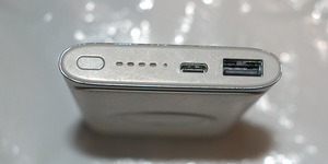 Varavirtalähde powerbank (1 valokuva sivusta 4)