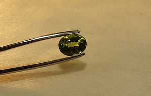 Peridoot; loomulik; 2,77 ct; roheline-kollane; Pakistan; Si; (3 foto / 10)