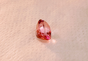Topaas; loomulik; 4,82 ct; roosa; IF; katmine; Brasiilia. (7 foto / 10)