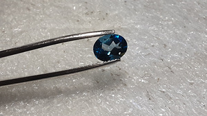 Topaas; natuur;2,39ct; Londoni sinine; VVS; Brasiilia; pole (3 foto / 9)